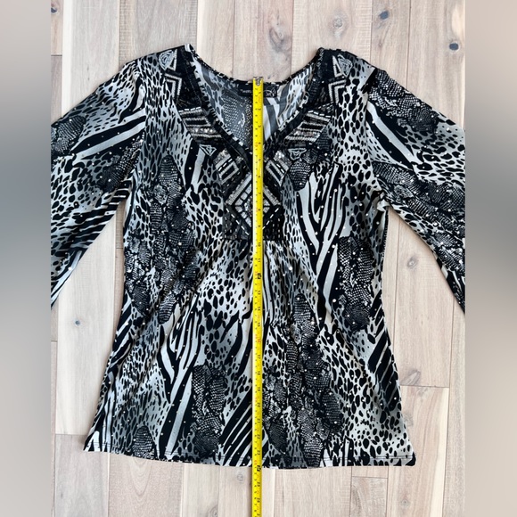 7 Wonders Women’s Blouse top with sequin black white and gray women’s small - Picture 6 of 9
